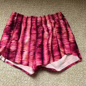 Athleta heart the hustle, mixed pink color short